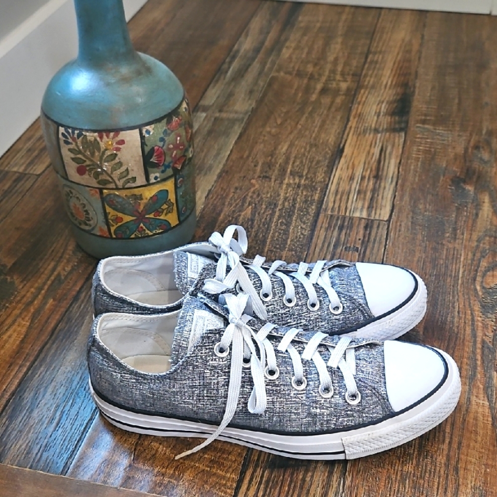 Converse All Star Women's Gray Black and White Sparkly‎ Casual Low Top Sneakers.